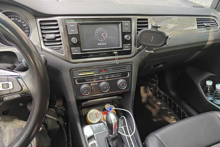 Used Volkswagen Golf Sportsvan 2018 230TSI Automatic Trend Edition Audio And AC Panel