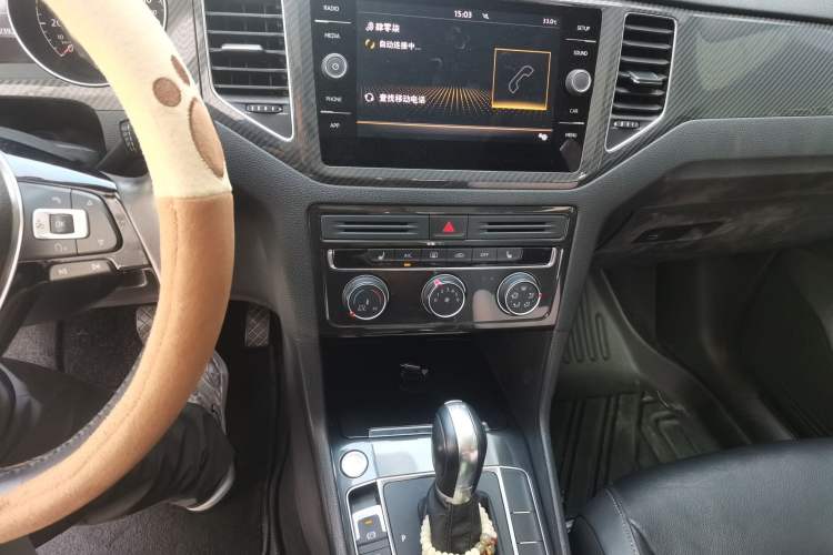 Used Volkswagen Golf Sportsvan 2018 280TSI Automatic Luxury Model Audio And AC Panel