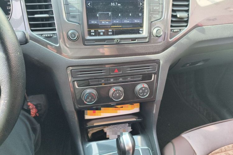 Used Volkswagen Golf Sportsvan 2018 230TSI Automatic Trend Edition Audio And AC Panel