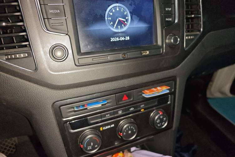 Used Volkswagen Golf Sportsvan 2018 230TSI Automatic Trend Edition Audio And AC Panel