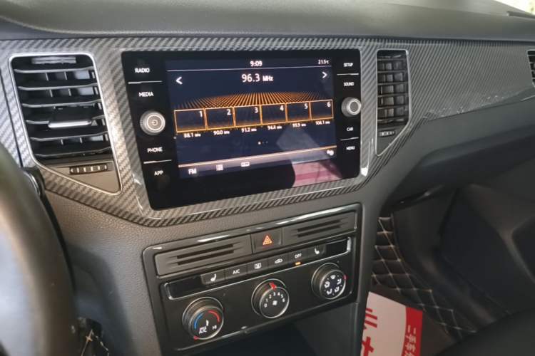Used Volkswagen Golf Sportsvan 2018 230TSI Automatic Luxury Model Audio And AC Panel