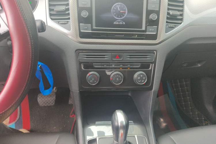 Used Volkswagen Golf Sportsvan 2018 230TSI Automatic Trend Edition Audio And AC Panel