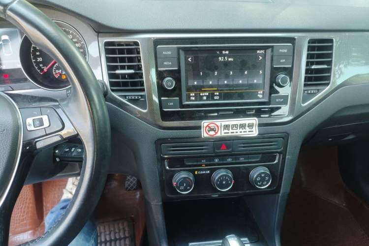 Used Volkswagen Golf Sportsvan 2018 230TSI Automatic Trend Edition Audio And AC Panel
