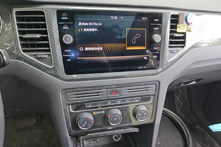 Used Volkswagen Golf Sportsvan 2018 280TSI Automatic Luxury Model Audio And AC Panel