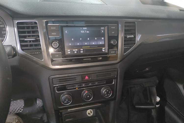 Used Volkswagen Golf Sportsvan 2018 230TSI Automatic Trend Edition Audio And AC Panel