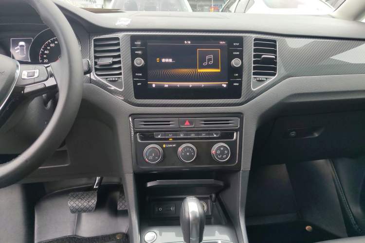 Used Volkswagen Golf Sportsvan 2018 230TSI Automatic Luxury Model Audio And AC Panel