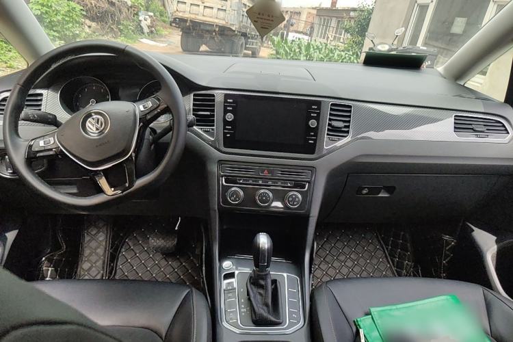 Used Volkswagen Golf Sportsvan 2018 230TSI Automatic Luxury Model Center Console