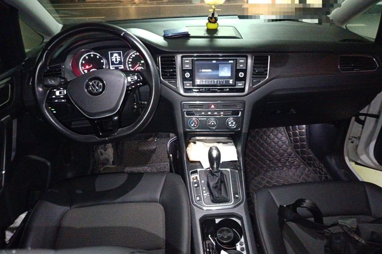 Used Volkswagen Golf Sportsvan 2018 230TSI Automatic Trend Edition Center Console