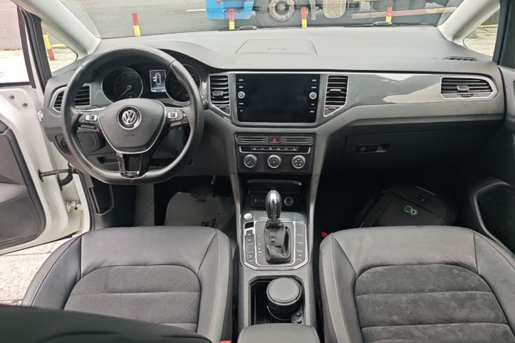 Used Volkswagen Golf Sportsvan 2018 280TSI Automatic Luxury Model Center Console