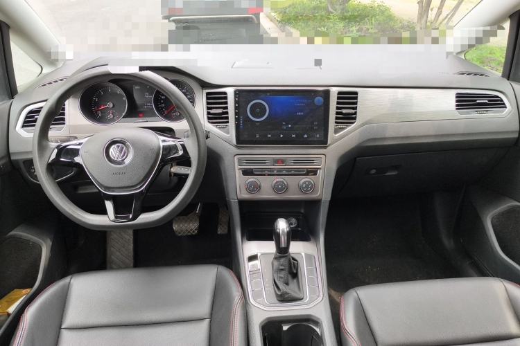 Used Volkswagen Golf Sportsvan 2018 1.6L Automatic Comfort Model Center Console