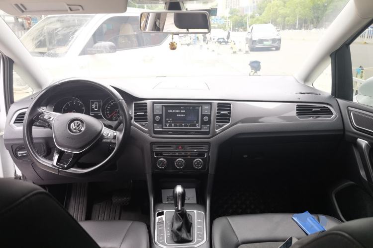 Used Volkswagen Golf Sportsvan 2018 230TSI Automatic Trend Edition Center Console