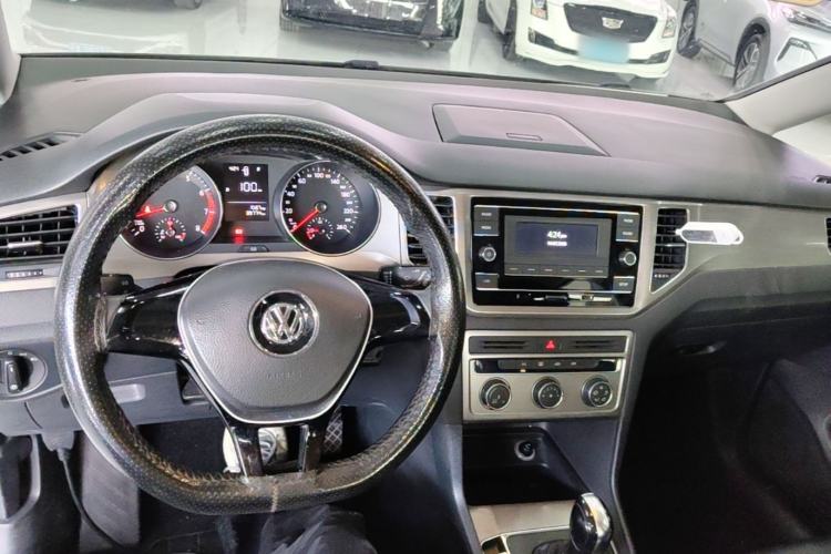 Used Volkswagen Golf Sportsvan 2018 1.6L Automatic Comfort Model Center Console