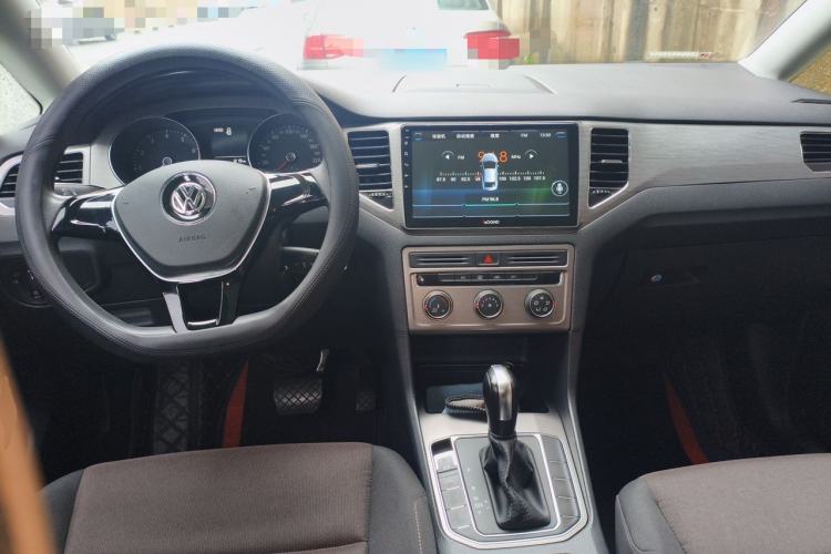 Used Volkswagen Golf Sportsvan 2018 1.6L Automatic Comfort Model Center Console