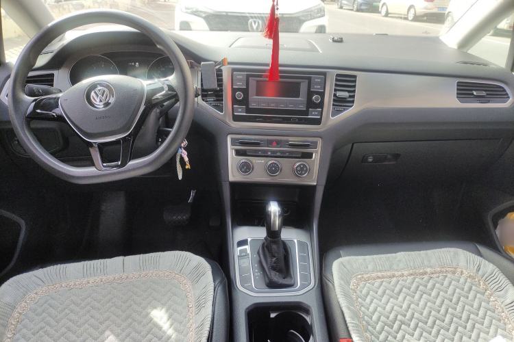 Used Volkswagen Golf Sportsvan 2018 1.6L Automatic Comfort Model Center Console