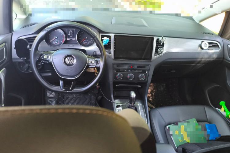 Used Volkswagen Golf Sportsvan 2018 230TSI Automatic Trend Edition Center Console
