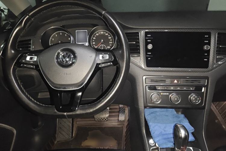 Used Volkswagen Golf Sportsvan 2018 230TSI Automatic Luxury Model Center Console
