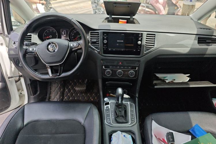 Used Volkswagen Golf Sportsvan 2018 230TSI Automatic Luxury Model Center Console