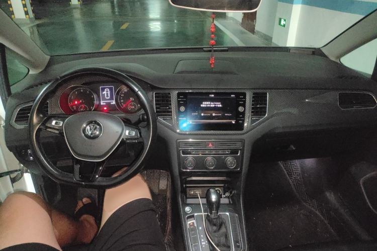 Used Volkswagen Golf Sportsvan 2018 2nd Anniversary Edition 230TSI Automatic Luxury Version Center Console