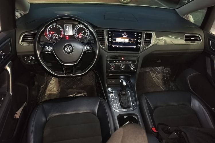 Used Volkswagen Golf Sportsvan 2018 280TSI Automatic Luxury Model Center Console