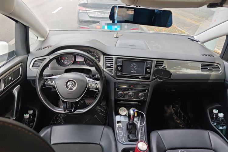 Used Volkswagen Golf Sportsvan 2018 230TSI Automatic Trend Edition Center Console