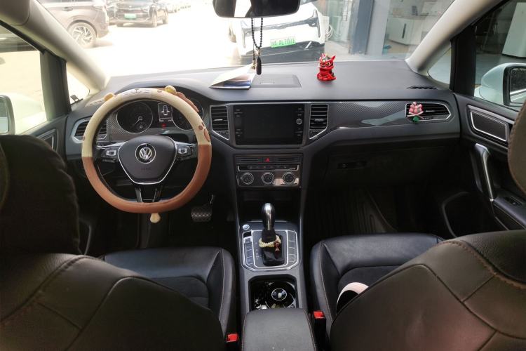 Used Volkswagen Golf Sportsvan 2018 280TSI Automatic Luxury Model Center Console