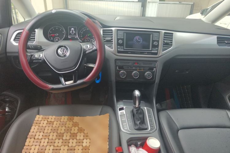 Used Volkswagen Golf Sportsvan 2018 230TSI Automatic Trend Edition Center Console