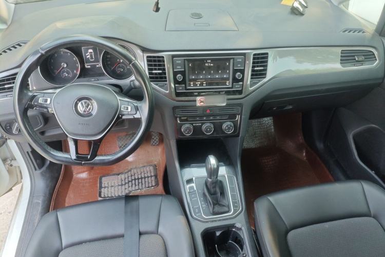 Used Volkswagen Golf Sportsvan 2018 230TSI Automatic Trend Edition Center Console