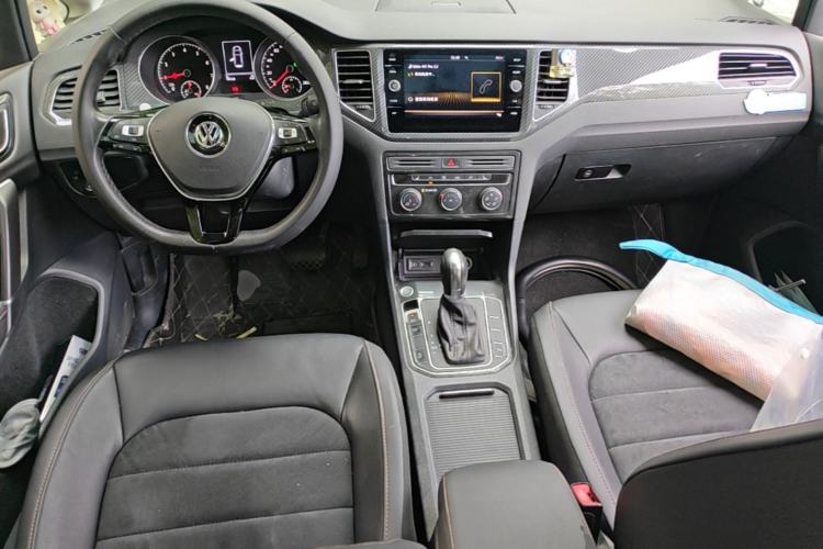 Used Volkswagen Golf Sportsvan 2018 280TSI Automatic Luxury Model Center Console