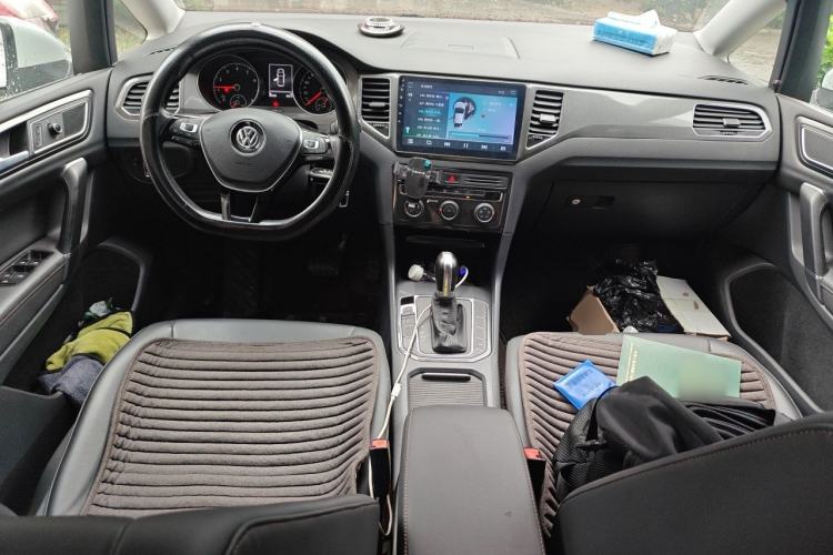Used Volkswagen Golf Sportsvan 2018 230TSI Automatic Trend Edition Center Console