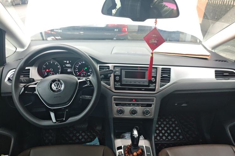 Used Volkswagen Golf Sportsvan 2018 1.6L Automatic Comfort Model Center Console