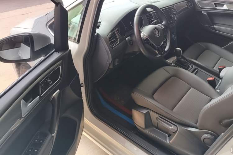 Used Volkswagen Golf Sportsvan 2018 230TSI Automatic Trend Edition Driver Seat