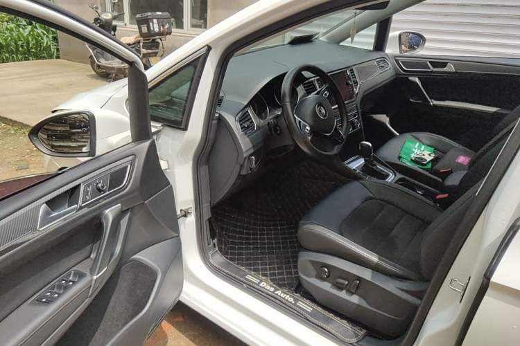 Used Volkswagen Golf Sportsvan 2018 230TSI Automatic Luxury Model Driver Seat