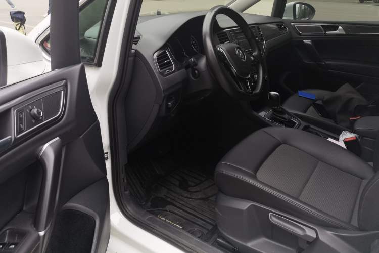 Used Volkswagen Golf Sportsvan 2018 230TSI Automatic Trend Edition Driver Seat