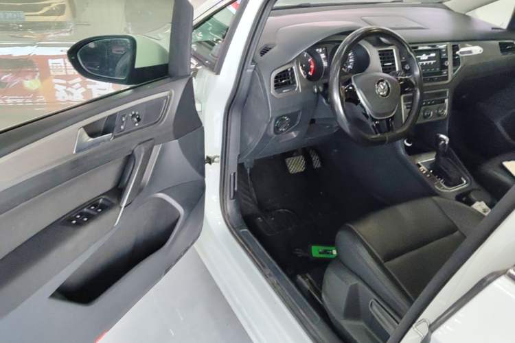 Used Volkswagen Golf Sportsvan 2018 1.6L Automatic Comfort Model Driver Seat