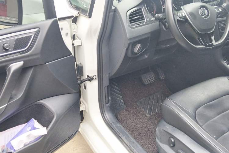 Used Volkswagen Golf Sportsvan 2018 230TSI Automatic Luxury Model Driver Seat
