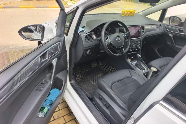 Used Volkswagen Golf Sportsvan 2018 230TSI Automatic Luxury Model Driver Seat