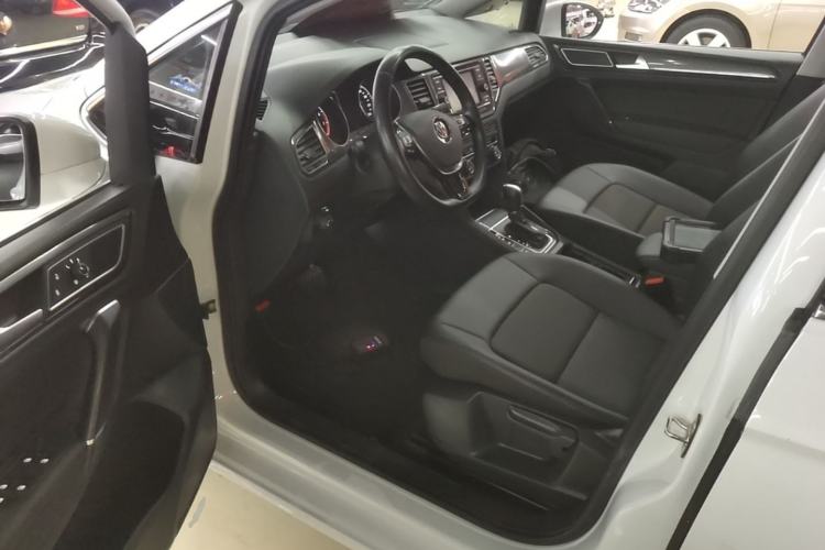 Used Volkswagen Golf Sportsvan 2018 230TSI Automatic Trend Edition Driver Seat