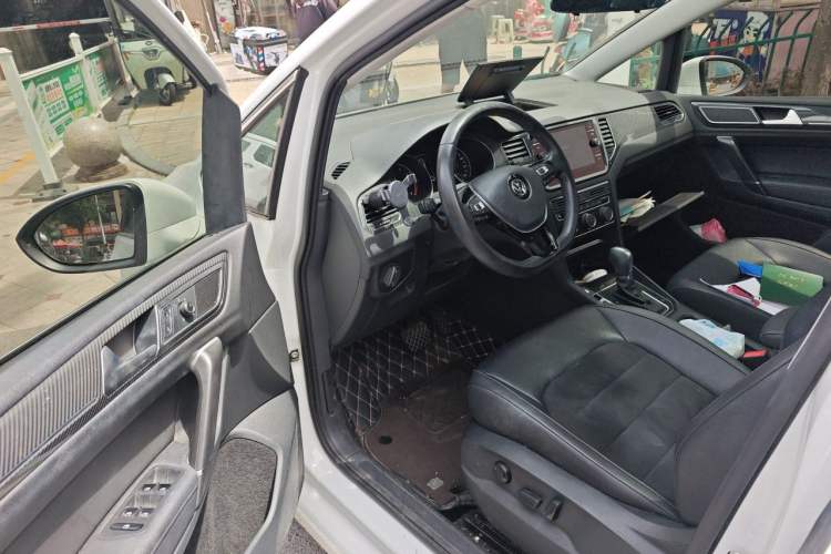 Used Volkswagen Golf Sportsvan 2018 230TSI Automatic Luxury Model Driver Seat