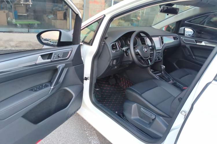Used Volkswagen Golf Sportsvan 2018 230TSI Automatic Trend Edition Driver Seat
