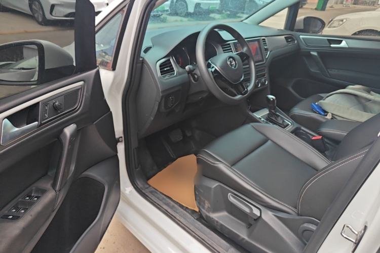 Used Volkswagen Golf Sportsvan 2018 1.6L Automatic Comfort Model Driver Seat