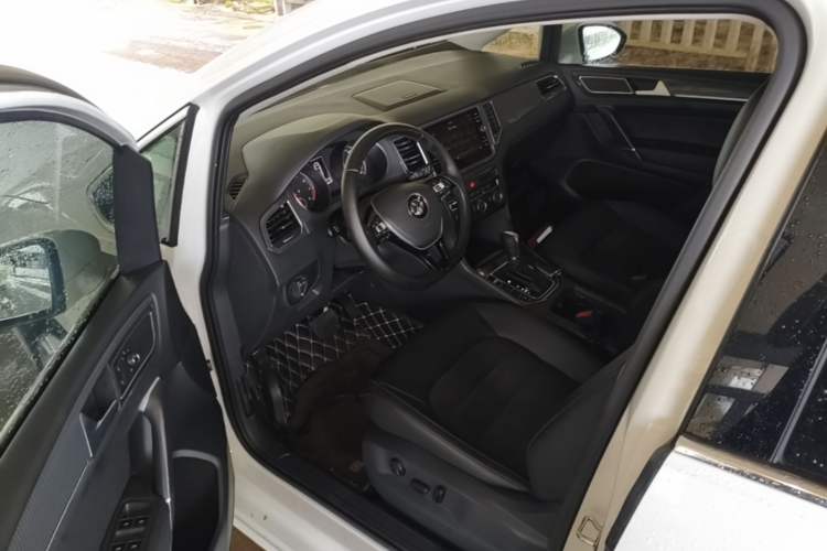 Used Volkswagen Golf Sportsvan 2018 230TSI Automatic Luxury Model Driver Seat