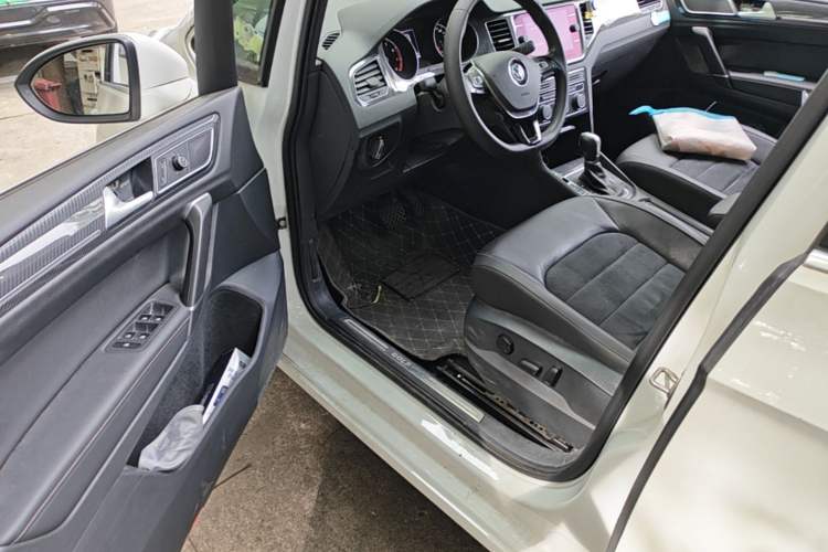 Used Volkswagen Golf Sportsvan 2018 280TSI Automatic Luxury Model Driver Seat