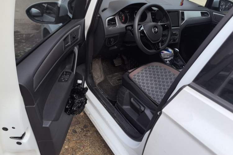 Used Volkswagen Golf Sportsvan 2018 1.6L Automatic Comfort Model Driver Seat