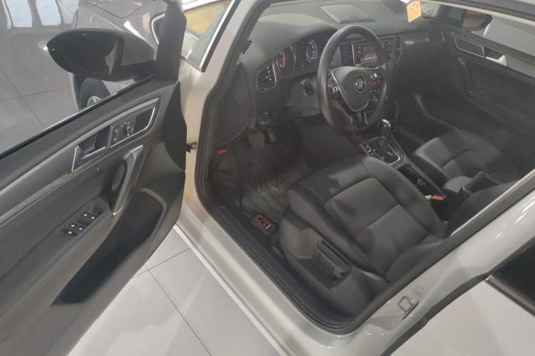 Used Volkswagen Golf Sportsvan 2018 230TSI Automatic Trend Edition Driver Seat