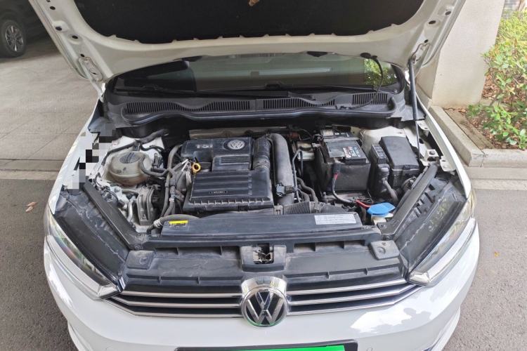 Used Volkswagen Golf Sportsvan 2018 230TSI Automatic Trend Edition Engine Bay