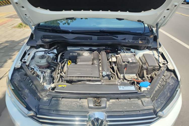Used Volkswagen Golf Sportsvan 2018 230TSI Automatic Trend Edition Engine Bay