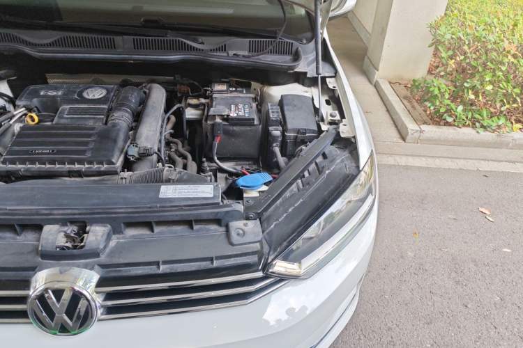 Used Volkswagen Golf Sportsvan 2018 230TSI Automatic Trend Edition Engine Bay Left