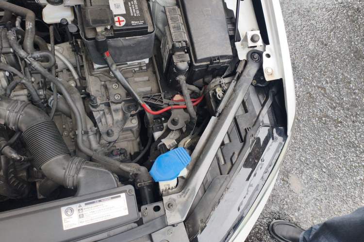 Used Volkswagen Golf Sportsvan 2018 1.6L Automatic Comfort Model Engine Bay Left