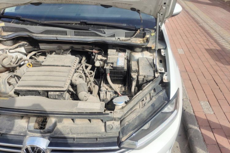 Used Volkswagen Golf Sportsvan 2018 1.6L Automatic Comfort Model Engine Bay Left