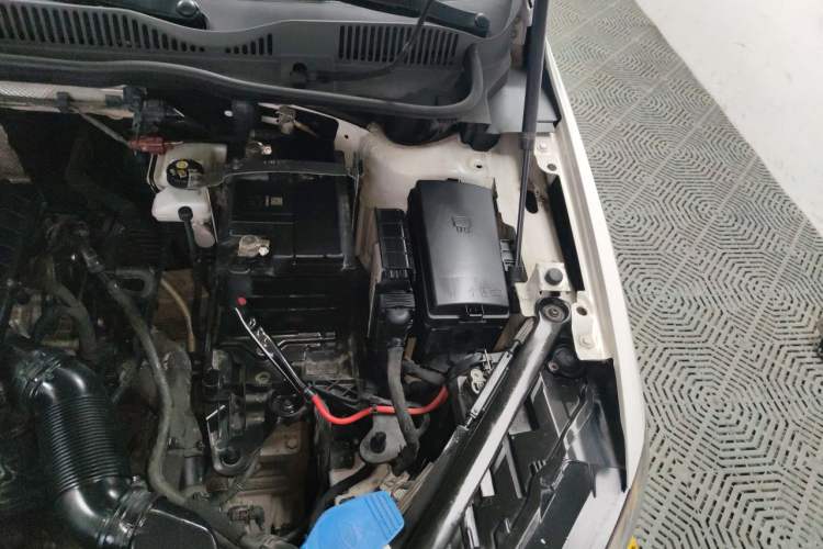 Used Volkswagen Golf Sportsvan 2018 1.6L Automatic Comfort Model Engine Bay Left